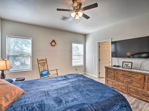 Pet-friendly Retreat - 1 Block to Colorado River!