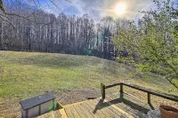 Pet-Friendly Home with Grill and Farm in Meadowview! Hôtels à : Damascus