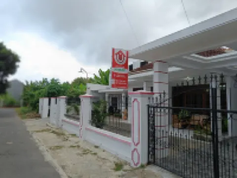 Homestay Nurbani Banyuwangi Hotels in Penganjuran