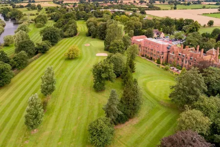 Aldwark Manor Estate Отели в г. Исингволд