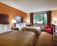 Super 8 by Wyndham Sturtevant/Racine Hotels in Raymond