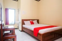 RedDoorz Near Candi Sukuh Karanganyar Hotel a Karangpandan