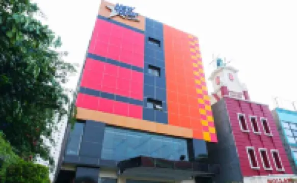 Hotel New Star Hotels near Cempaka Putih