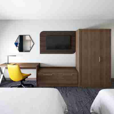 Holiday Inn Express & Suites Lima Rooms