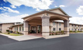 Super 8 by Wyndham Beaumont I-10 South/College St - Housity