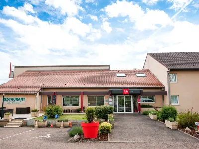 Ibis Avallon Отели в г. Маньи