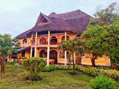 Room in Guest Room - Colobus Suite of 40m2 in Villa 560 m2, View of the Indian Ocean