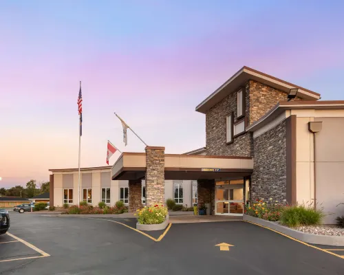 Best Western Summit Inn Hotels near Niagara Aerospace Museum