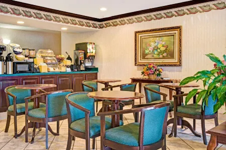 Days Inn & Suites by Wyndham Siler City