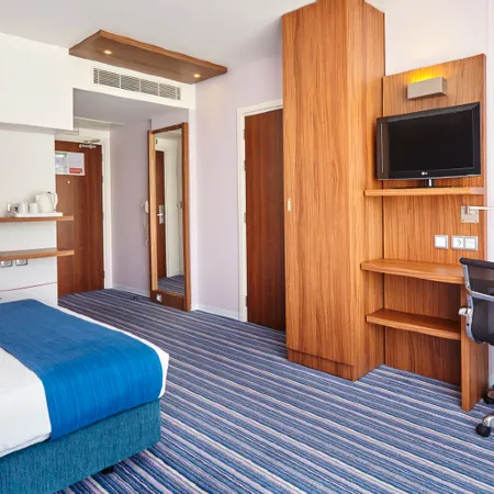 Holiday Inn Express LISBON AIRPORT by IHG Отели рядом с достопримечательностью «Оливайш»