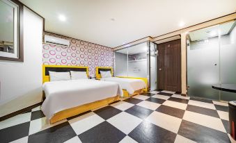 Hotel M