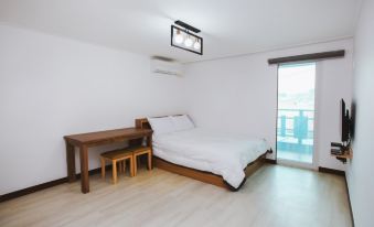 Taean (Anmyeondo) Sky and Sea Pension