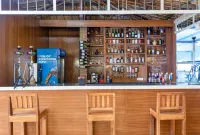 Amadi Beach Front Resort - bar