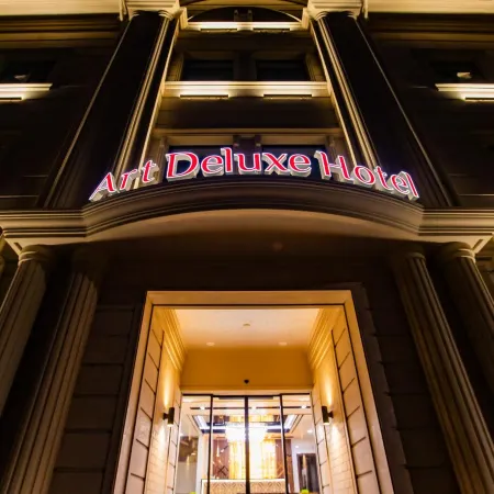 Art Deluxe Отели рядом с достопримечательностью «Свято-Успенский Кафедральный Собор»