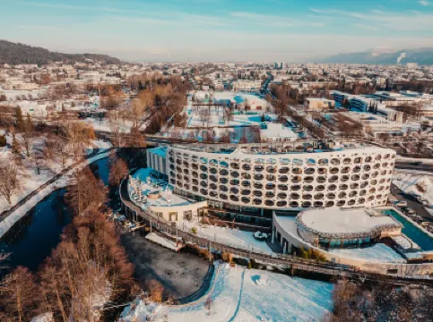 Das Seepark Wörthersee Resort Отели в г. 