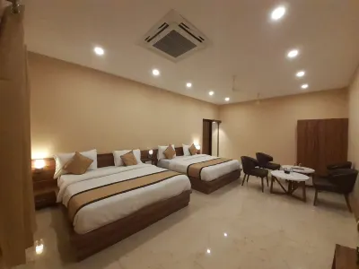 Hotel Bharat Hotels near PALIWAL MART