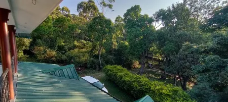 My Space Holiday Inn Munnar Отели в г. Серайанелли