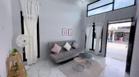 Happy Homestay Singkawang Hotels in Sedau