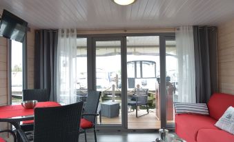 Time Out on the Havel - Houseboat "nautikhus"