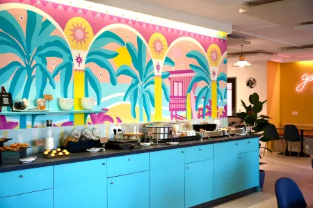 Sure Hotel by Best Western Biarritz Aeroport Отели рядом с достопримечательностью «Grande Plage de Biarritz»