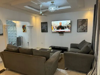 Luxe Apt #4The Retreat Apartments โรงแรมใน