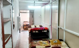 Ujjain Yatri Niwas Homestay