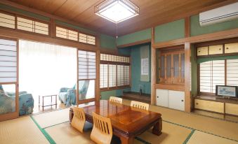 Ile D’or Café & Guest House