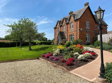 Newcourt Barton Отели в г. Шелдон