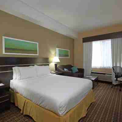 Holiday Inn Express & Suites Vernon Rooms