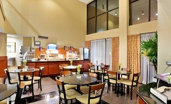 Holiday Inn Express & Suites Lawrenceville