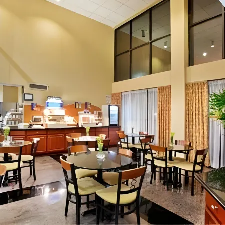 Holiday Inn Express & Suites LAWRENCEVILLE by IHG