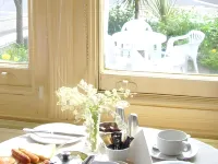 Alexandra Hotel - breakfast