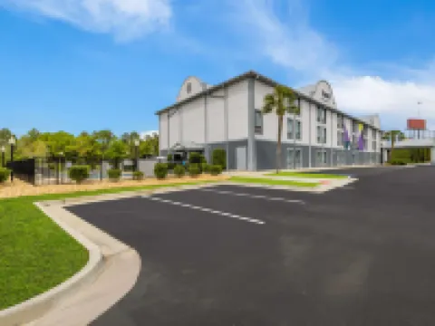 スパーク バイ ヒルトン ティフトン ティフトンのホテル