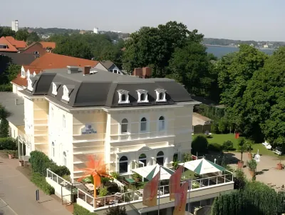 海濱飯店 CARLS附近的飯店