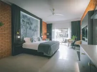 Litchfield Outback Resort Hotels in Batchelor