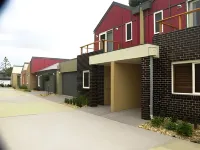 The Lakes Apartments