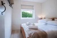 Bayview 3 - 2 Bedroom Chalet - Bayview Oxwich - Chalets