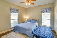 Tranquil Tool Home on Cedar Creek Fish and Kayak - Homestays