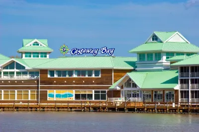 Castaway Bay by Cedar Point Resorts Hotels near SplasH2O