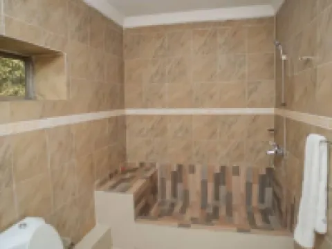 Large Cozy Room Including Free Breakfast โรงแรมในลูบุมบาชิ