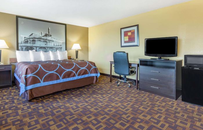 Super 8 by Wyndham Decorah