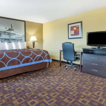 Super 8 by Wyndham Decorah