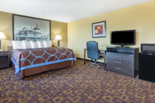 ซุปเปอร์ 8 บายวินด์แฮม เดคอราห์ โรงแรมใน