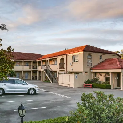Lorenzo Motor Lodge Hotels near Mona Vale