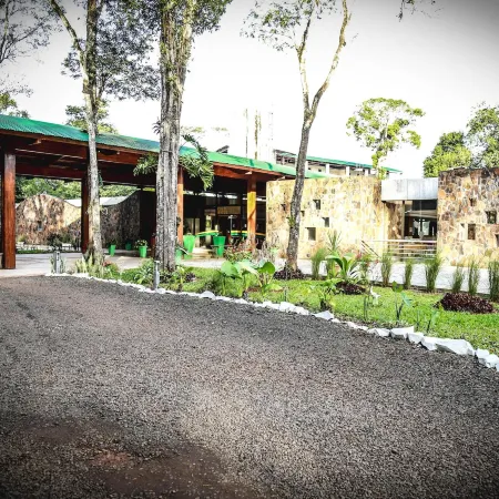 Rainforest Hotel & Cabañas