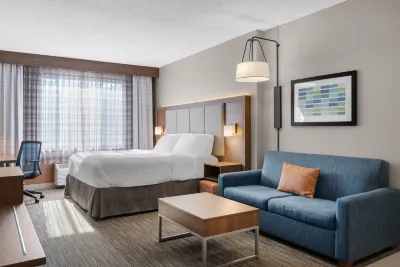 Holiday Inn Express & Suites Coralville فنادق في Coralville