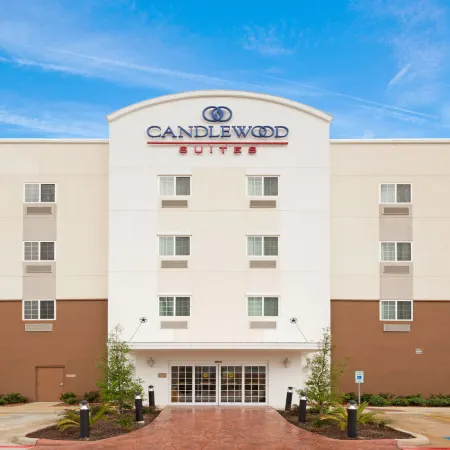 Candlewood Suites SAN ANTONIO DOWNTOWN by IHG Отели рядом с достопримечательностью «Коммандерс Хаус Парк»
