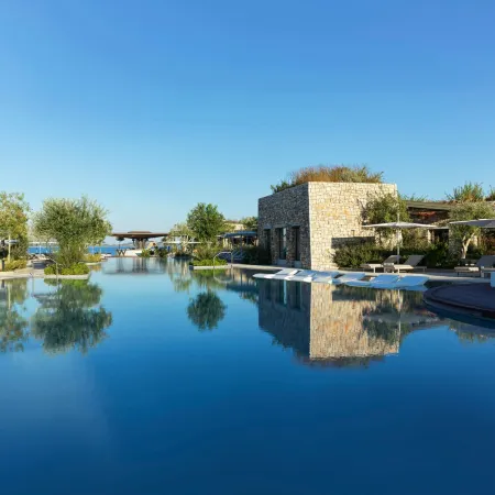 W Costa Navarino