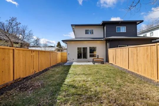 Minutes from downtown Boise and Boise State!