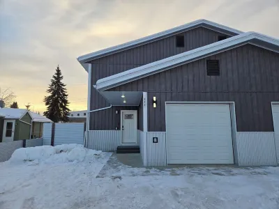 Alaska Charm 3-bedroom townhome with WiFi in brilliant Fairbanks Hotels in 